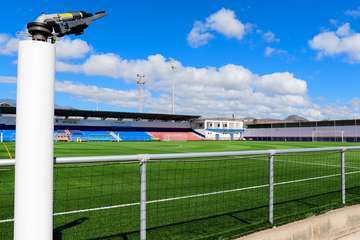 El campo de fútbol Pablo Hernández de Telde luce nuevo césped artificial/TA.
